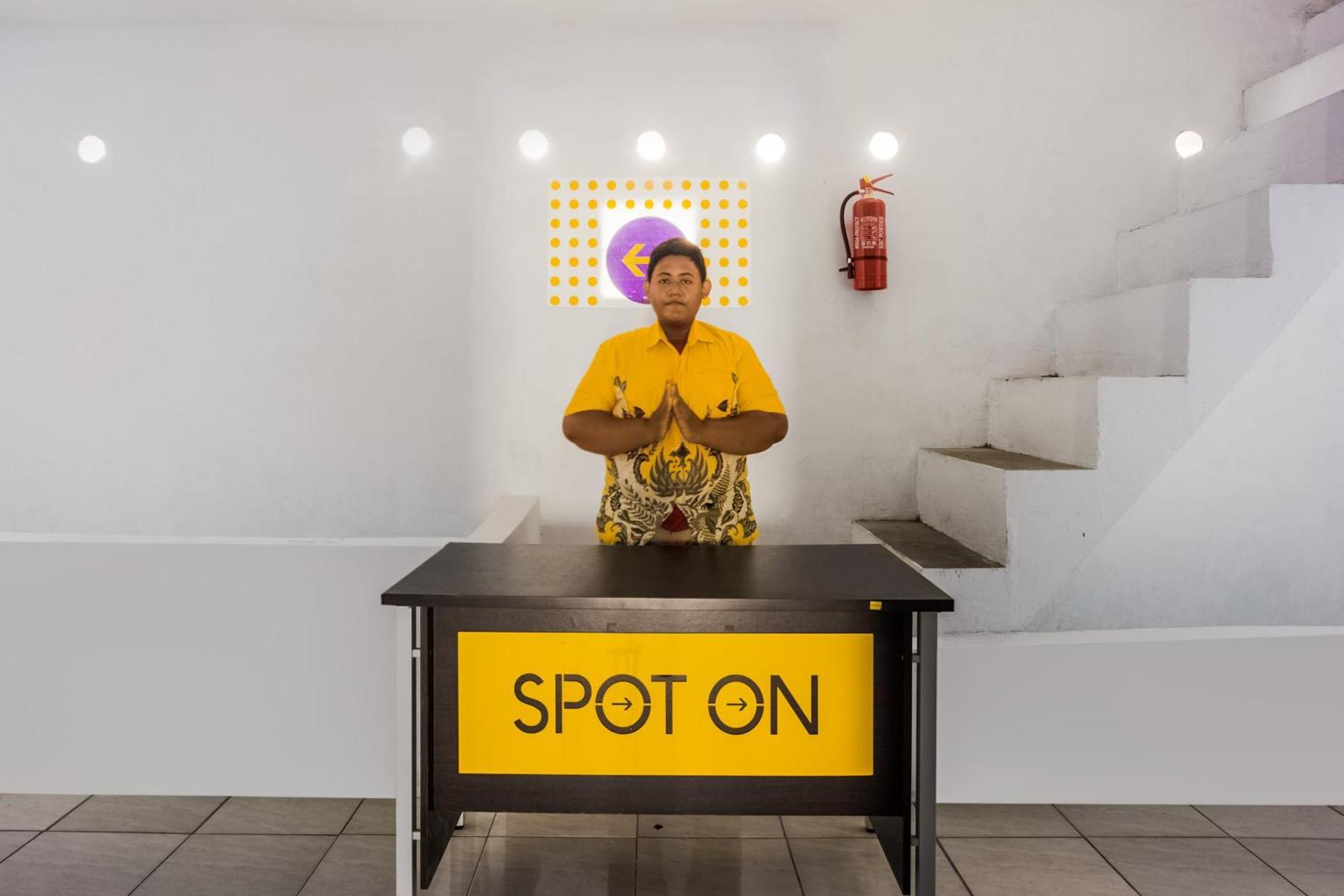 Oyo 2277 Lulu Homes Hotel Makassar